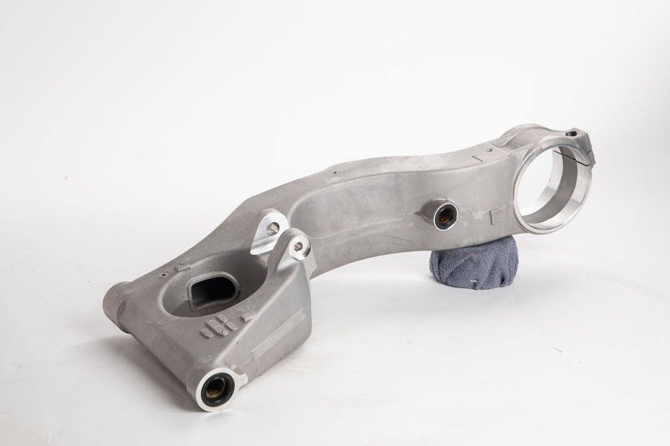 Honda VFR750R RC30 (1987-1990). Swingarm. (OEM) #52200MR7305