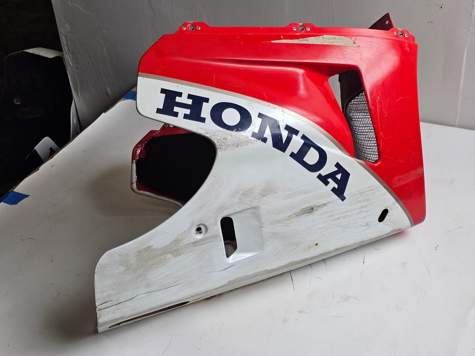 Honda VFR750R RC30 (1987-1990) Lower Fairing. (OEM) #64270-MR7-602ZA (2)