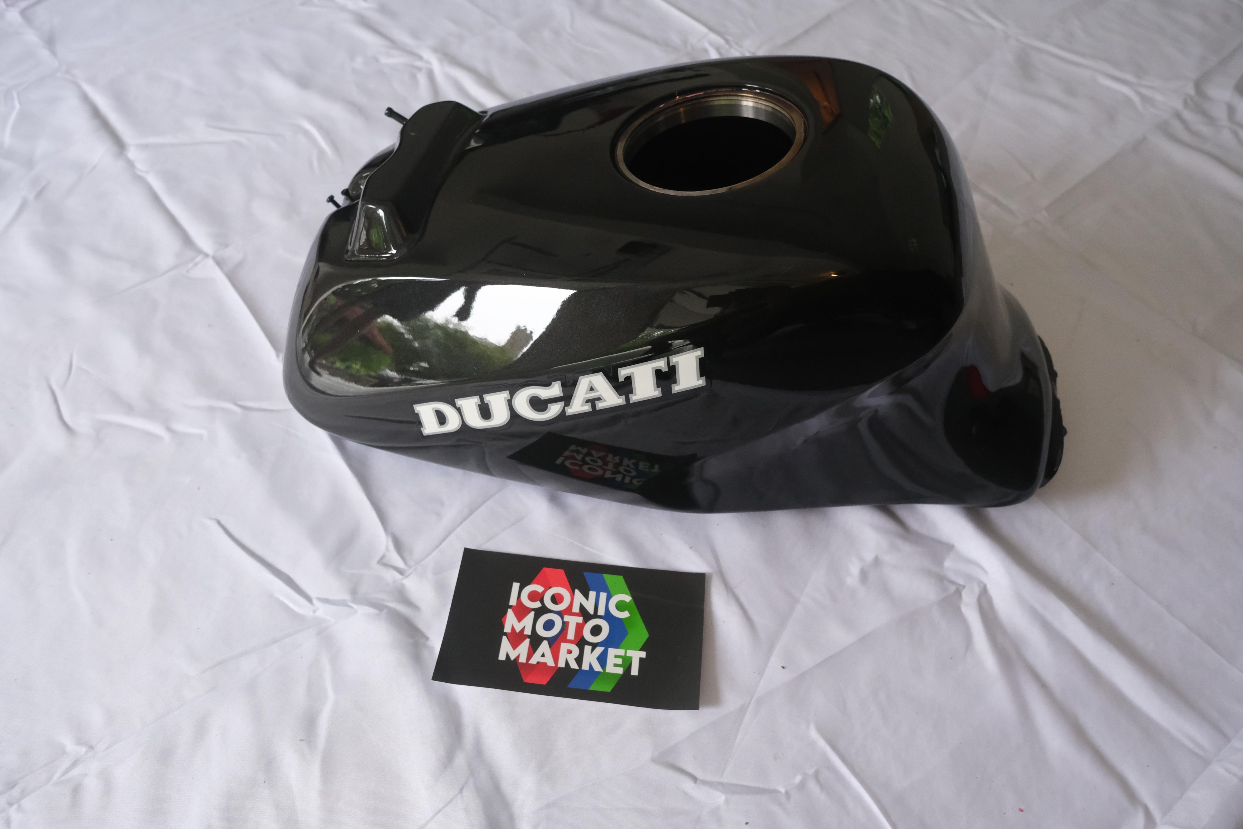 Ducati 900SS Fuel Tank Black #58610082