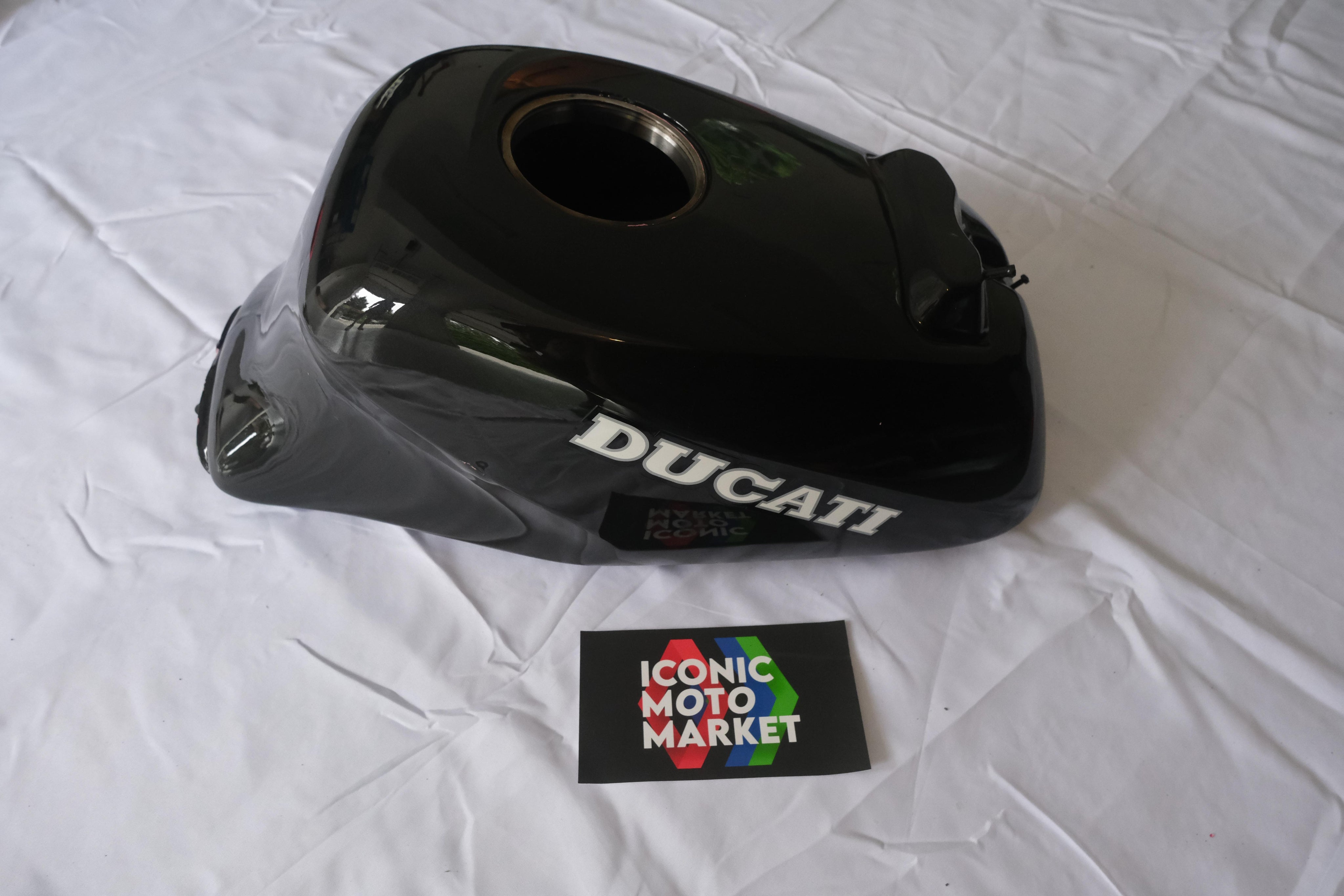 Ducati 900SS Fuel Tank Black #58610082