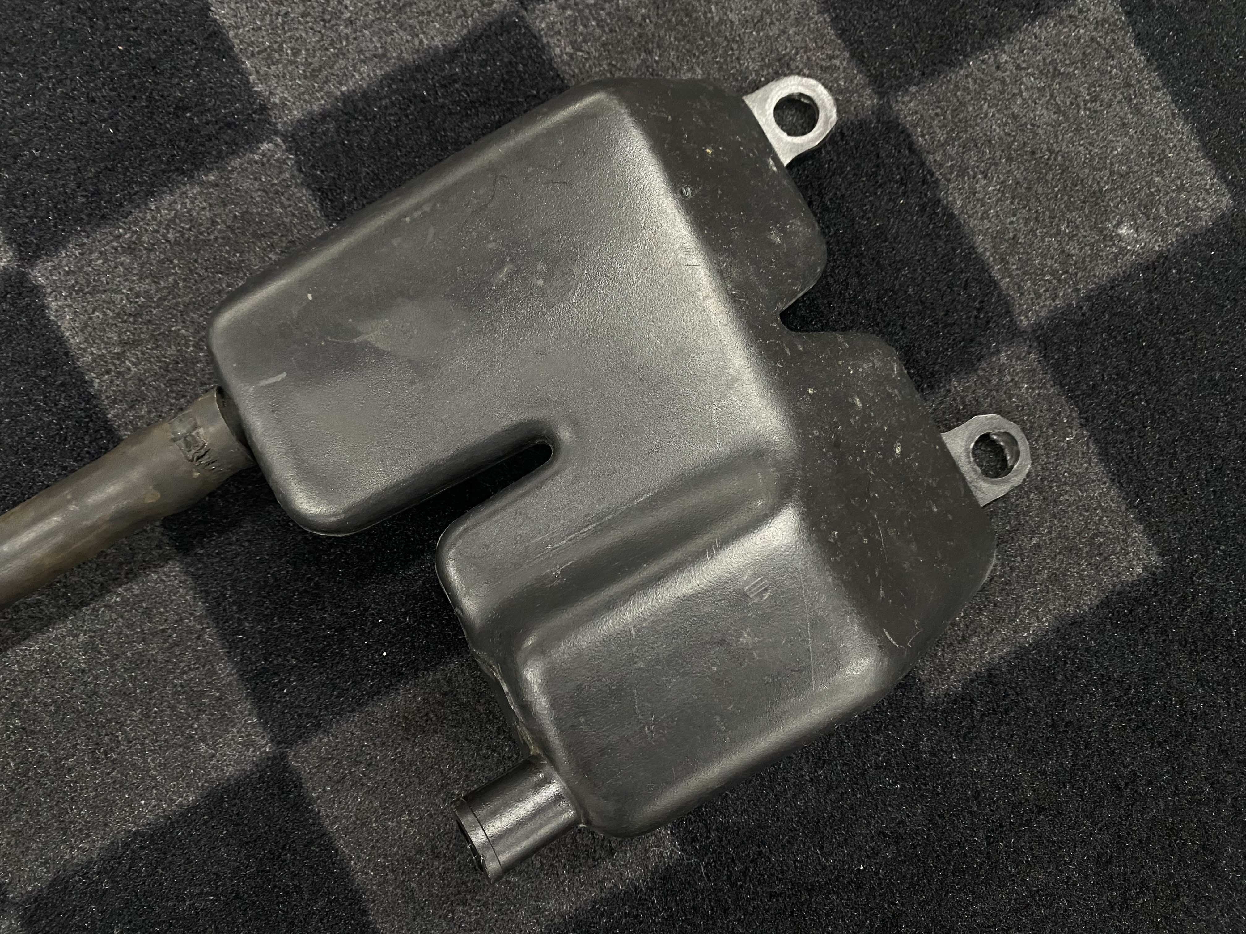 Ducati 900ss Crankcase Breather Box no Breather Hose