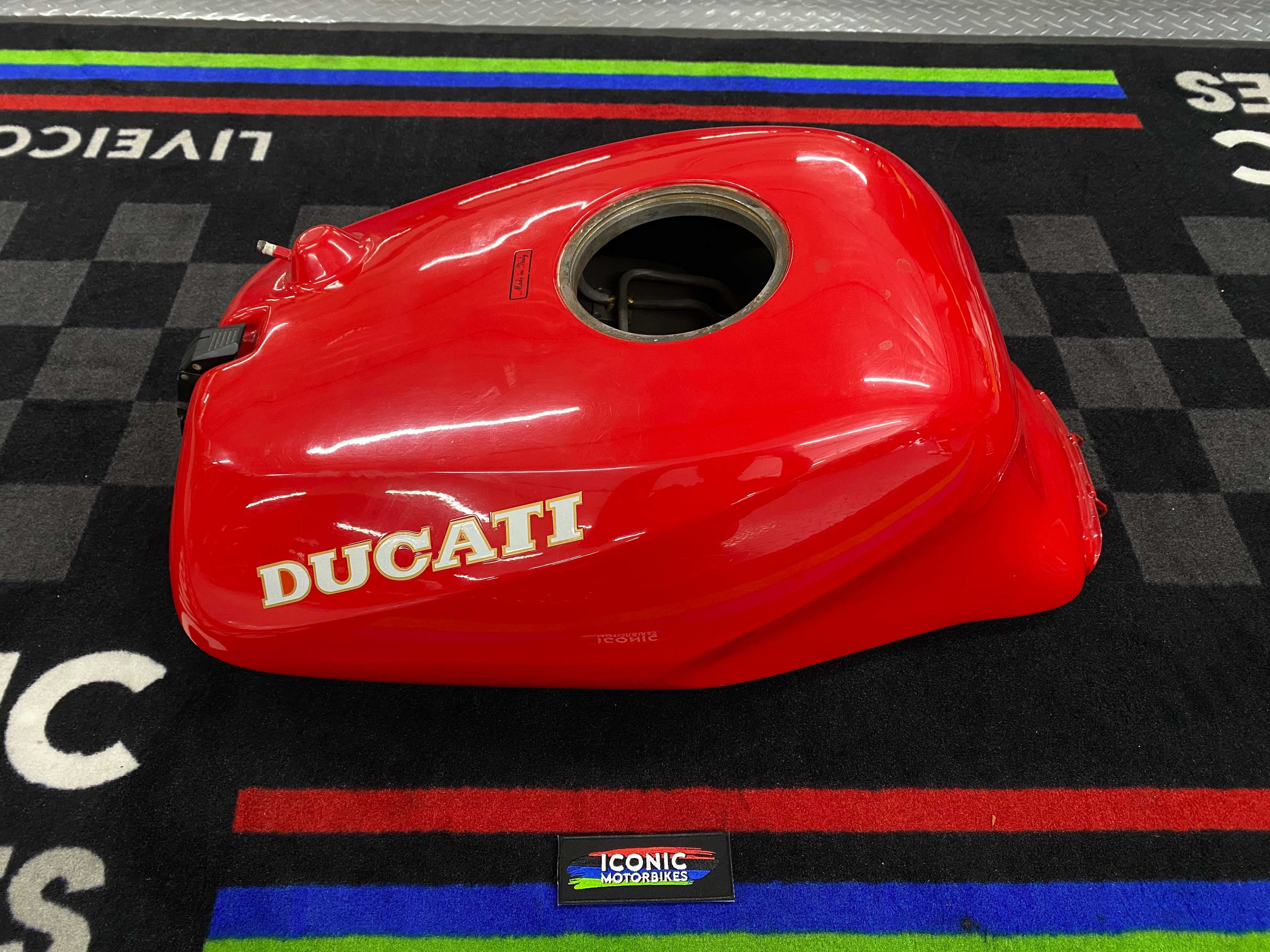 Ducati 900ss Gas Tank in Red