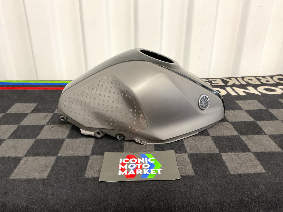 Yamaha YZF-R3 (2015-2018). Fuel Tank Cover. (OEM) #1WD-F41B1-00