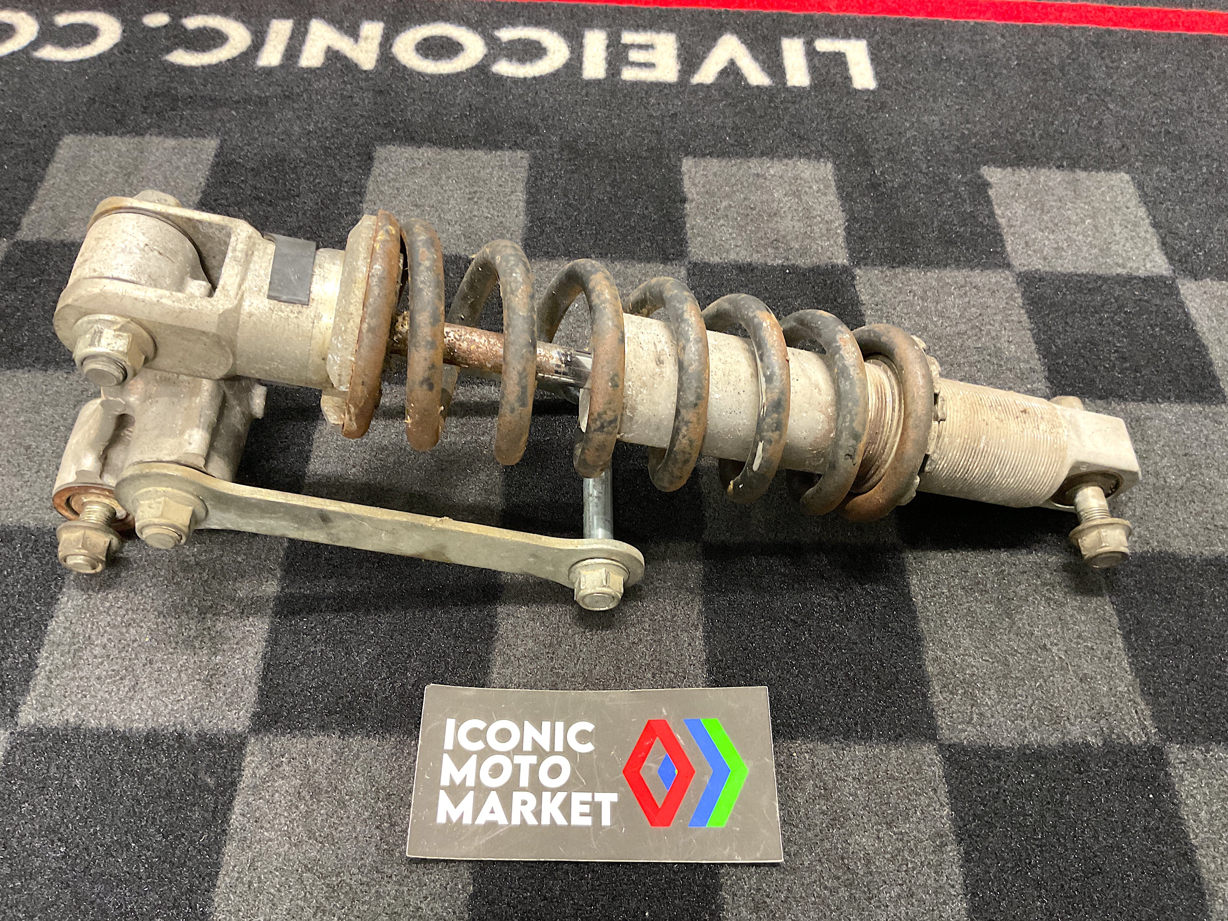 Kawasaki ZX-7 (1989-1990). Rear Suspension with Linkage Assembly