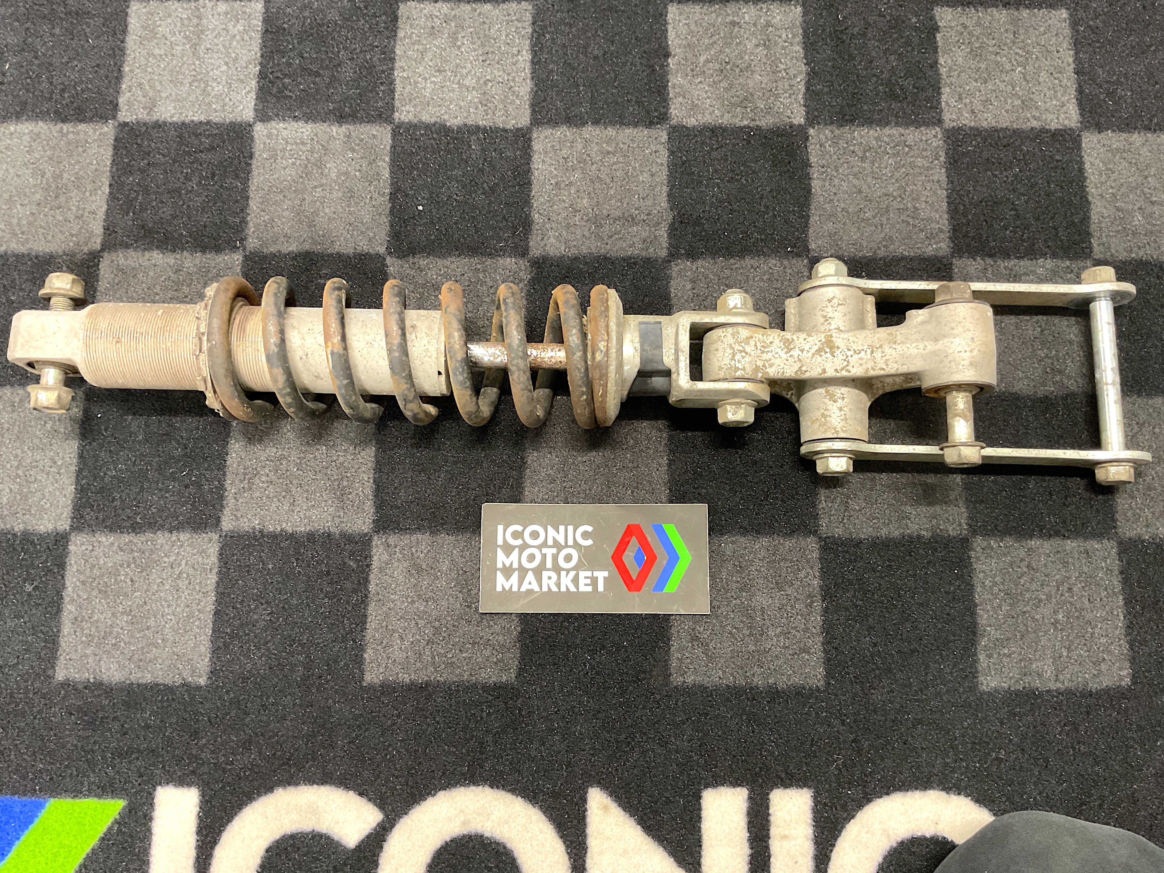 Kawasaki ZX-7 (1989-1990). Rear Suspension with Linkage Assembly