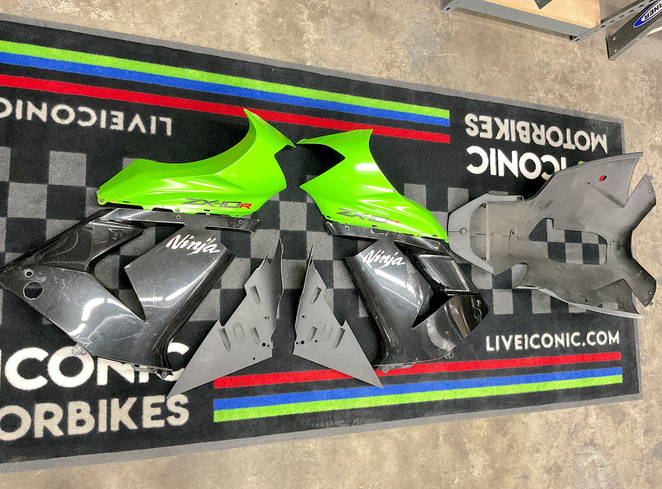 Kawasaki ZX-10R Ninja (2004-2005) Original Bodywork Fairings. (OEM) #55028-0009