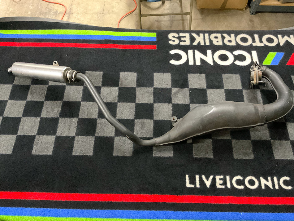 Suzuki RGV250 Gamma (1988-1990) Factory Exhaust Pipe & Muffler. (OEM) #22D0-1L