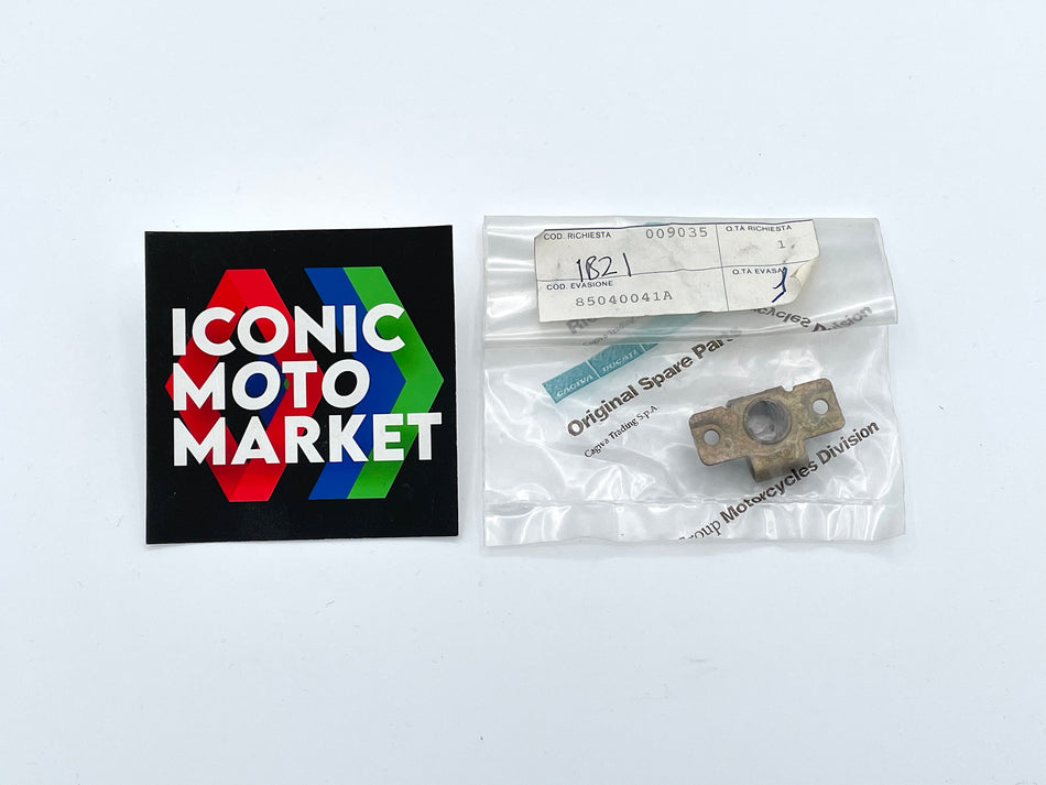 Ducati 888 SP5 (1993) Quick Fastener, for Seat. (OEM) #85040041A