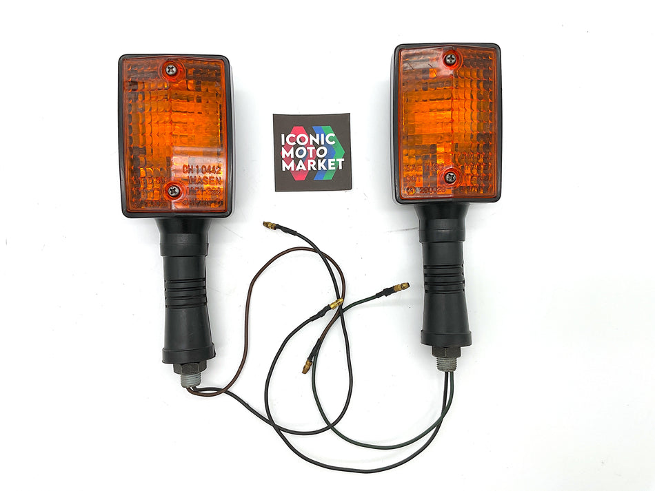 Yamaha RZ500 (1984-1986) Front Turn Signals, Left/Right Set. (OEM) #5Y3-83310-21
