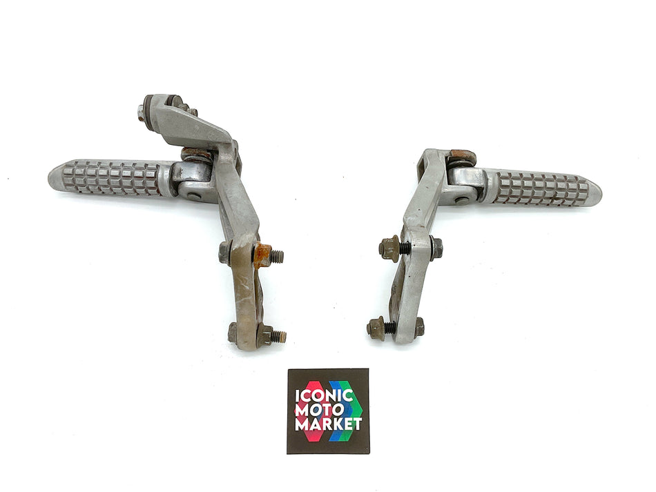 Kawasaki Ninja ZX-7 (1992) Rear Passenger Footpegs, Set. (OEM) #35011-1554