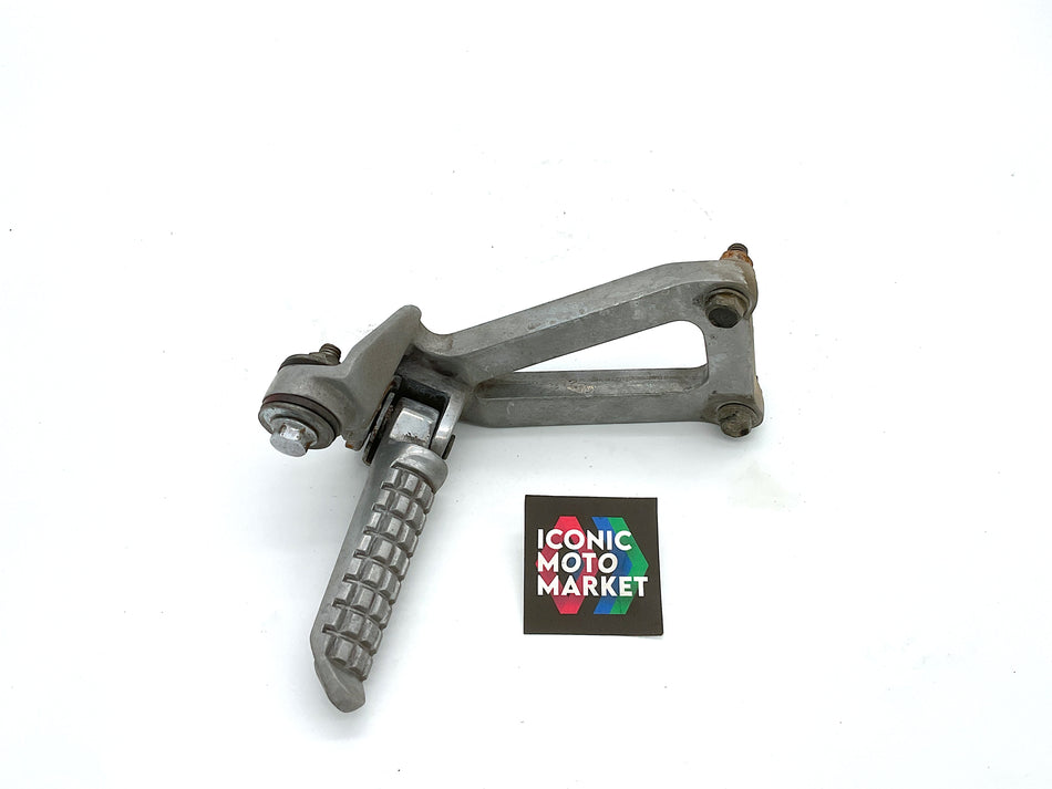 Kawasaki Ninja ZX-7 (1992) Rear Passenger Footpegs, Set. (OEM) #35011-1554