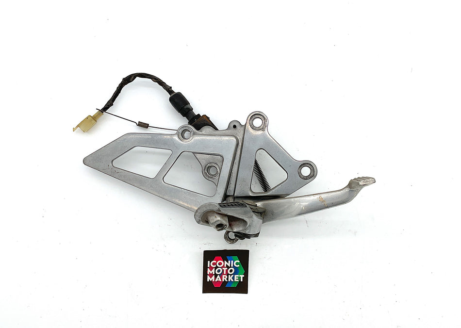 Kawasaki Ninja ZX-7 (1992) Rearset Right-Side, Heel Guard & Brake Pedal. (OEM) #35011-1553