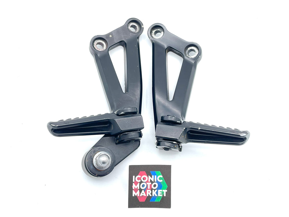 Kawasaki ZX-12R Ninja / ZX1200 (2001) Rear Passenger Footrest w/ Bracket Set. (OEM) #ZX12_RPF1