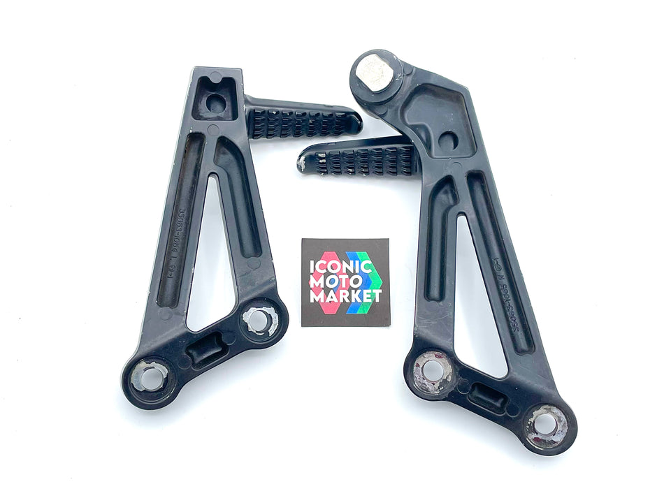 Kawasaki ZX-12R Ninja / ZX1200 (2001) Rear Passenger Footrest w/ Bracket Set. (OEM) #ZX12_RPF1