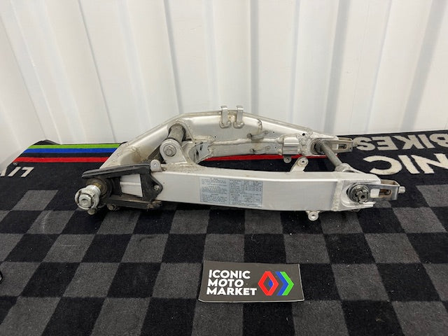 Suzuki GSX-R750 (1993) Stock Swingarm