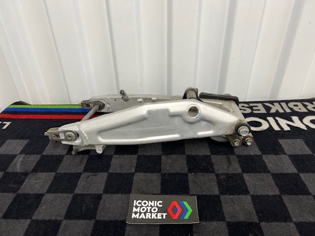 Suzuki GSX-R750 (1993) Stock Swingarm