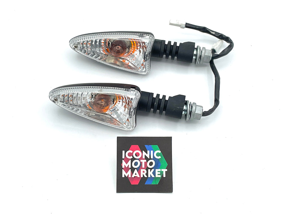 Aftermarket - Triangular Turn Signals, Clear. #GAFT_SCLR1