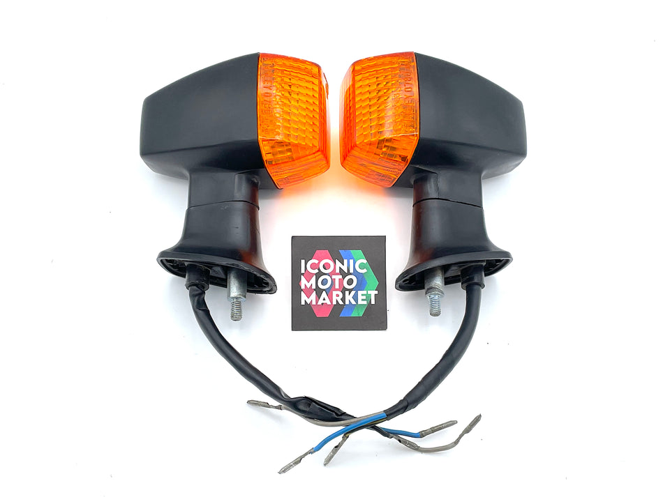 Kawasaki ZX600 Ninja (1985-1987) Front Turn Signals - Set. (OEM) #23040-1107