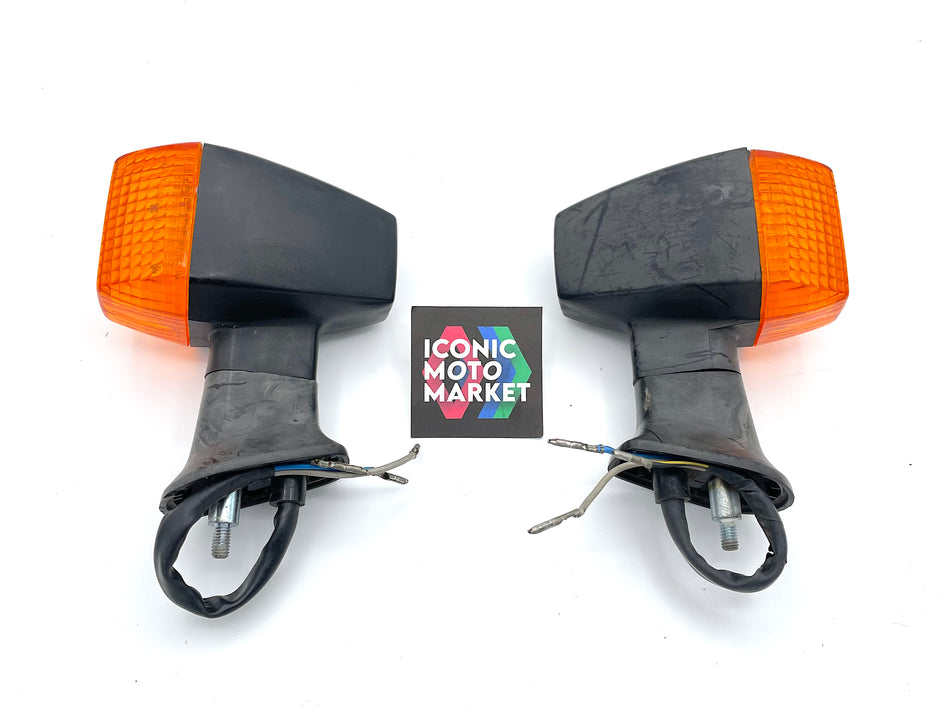 Kawasaki ZX600 Ninja (1985-1987) Front Turn Signals - Set. (OEM) #23040-1107