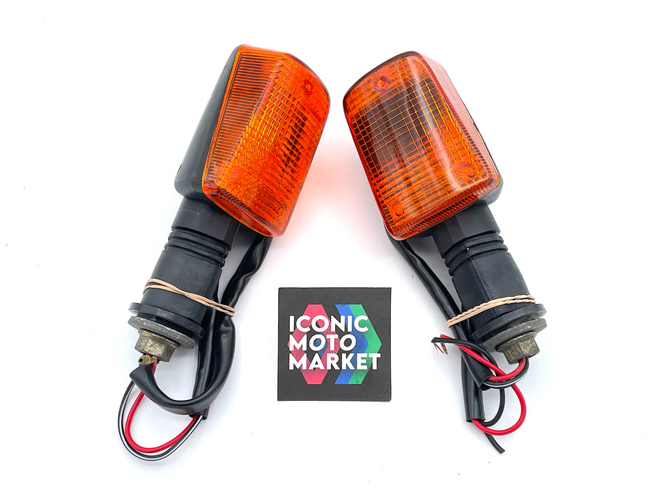 Suzuki GSX-R1100, RF900, RF600, DR650 - Front Turn Signals, Set. (OEM) #35601-29E30(1)