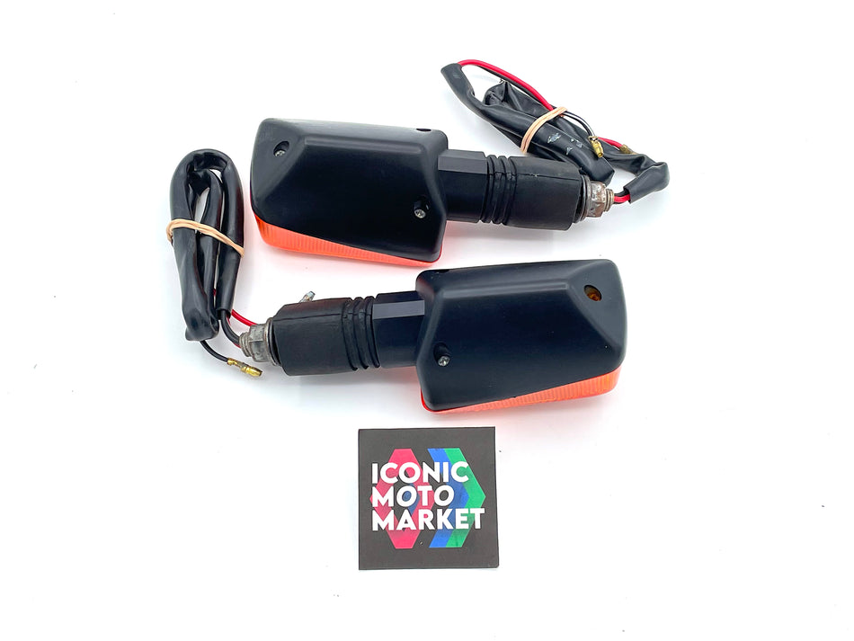 Suzuki GSX-R1100, RF900, RF600, DR650 - Front Turn Signals, Set. (OEM) #35601-29E30(2)
