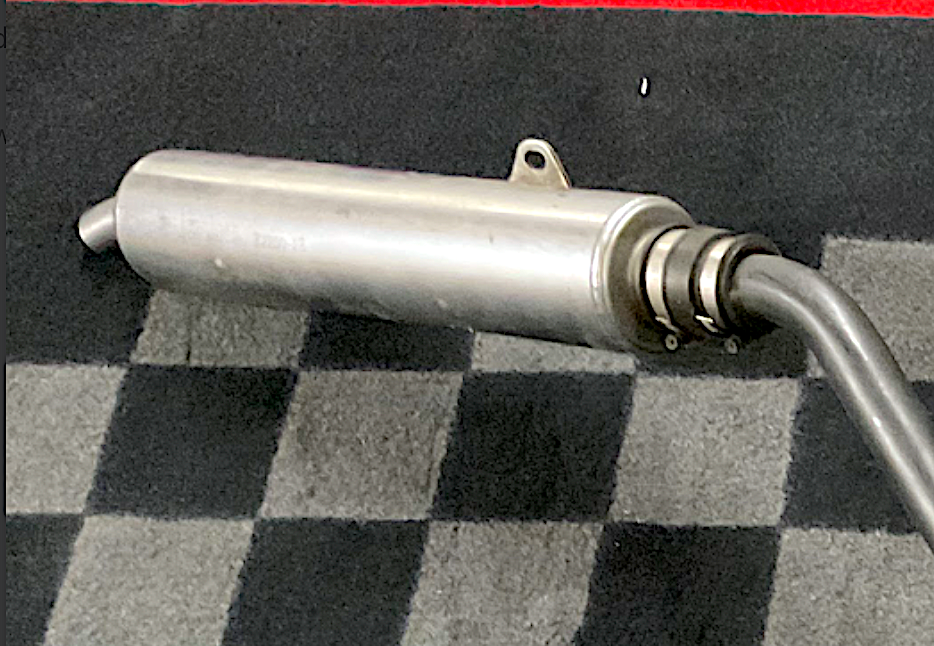 Suzuki RGV250 Gamma (1988-1990) Factory Exhaust Pipe & Muffler. (OEM) #22D0-1L