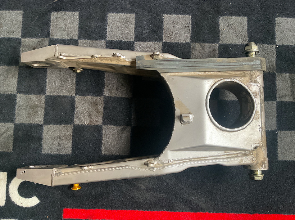 Kawasaki ZX-7, ZX-7R (1991-1992) Swingarm. (OEM) #33001-1378KF(2)