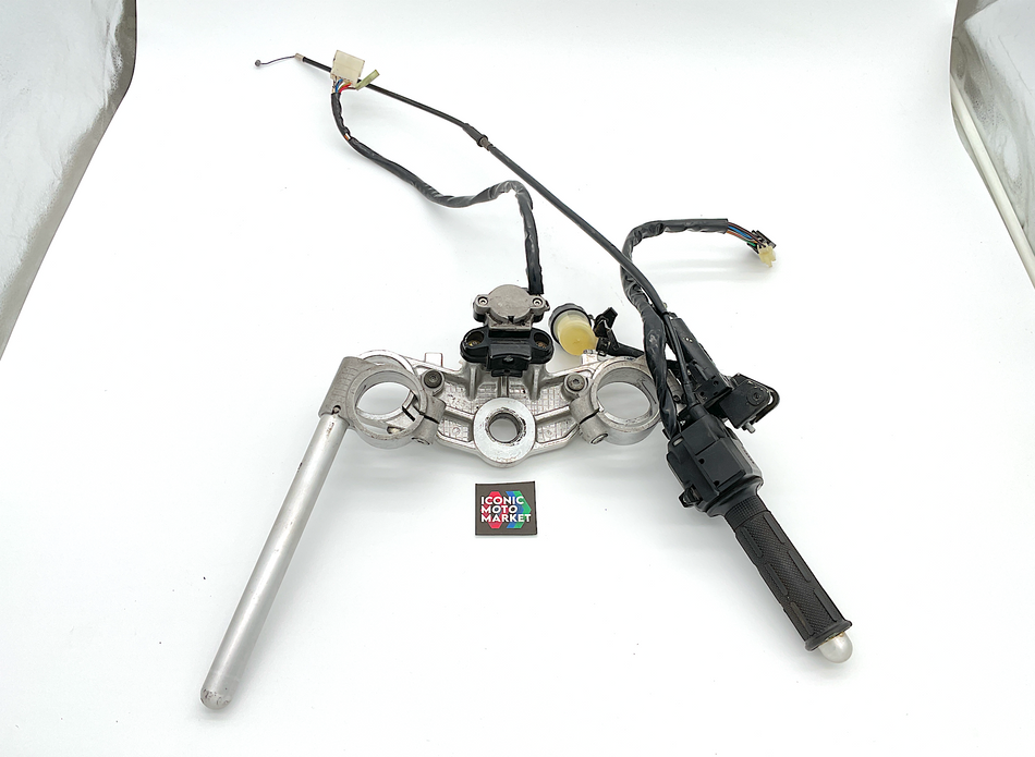 Kawasaki ZX-7 (1991-1992) Top Triple, LH Switch Assy., Ignition w/ Key. (OEM) #44039-1222(2)