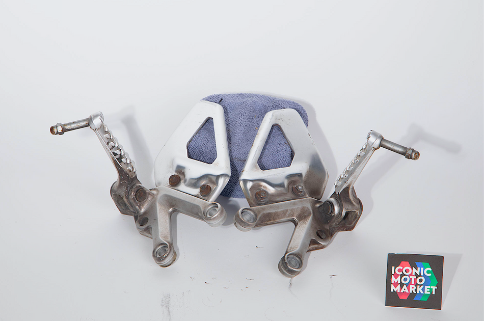 Aprilia RSV1000, RSV1000 Tuono - Rear Sets, Foot Pegs & Guards RH/LH. (OEM) #AP8154070_AP8154069