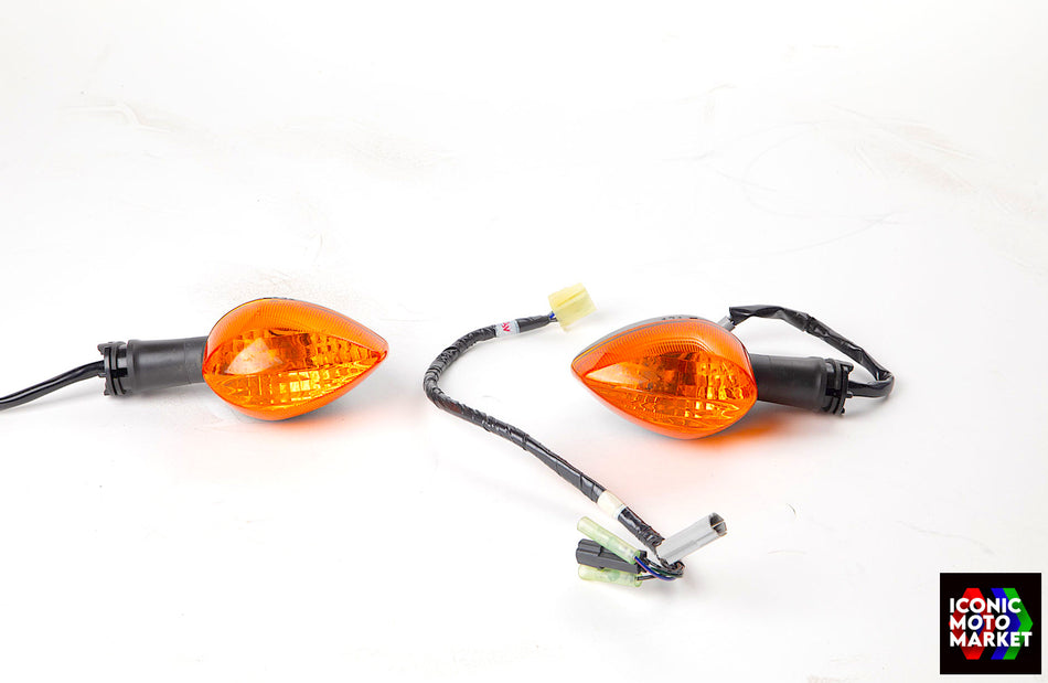 Yamaha YZF-R1 (2007-2008) Front Turn Signals, Set. (OEM) #2C0833100000