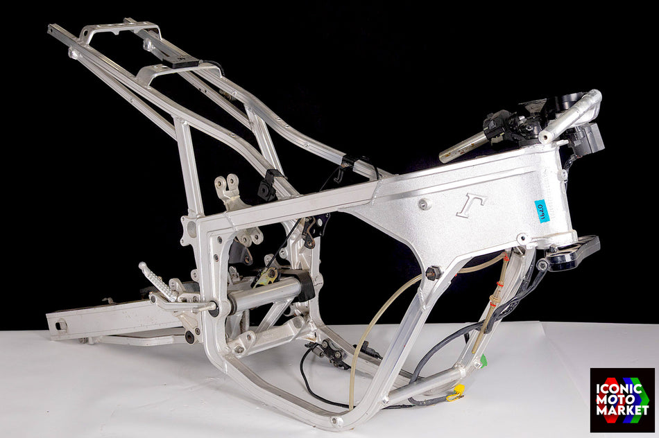 Suzuki RG500 (1985-1987) Frame & Swingarm Package. (OEM) #41100-20A02-000(3)