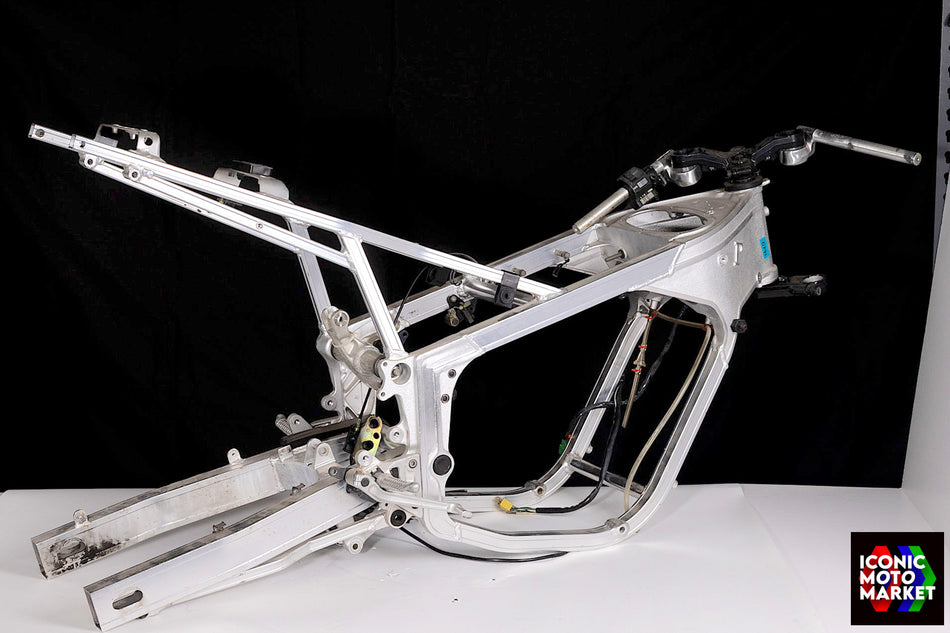 Suzuki RG500 (1985-1987) Frame & Swingarm Package. (OEM) #41100-20A02-000(3)