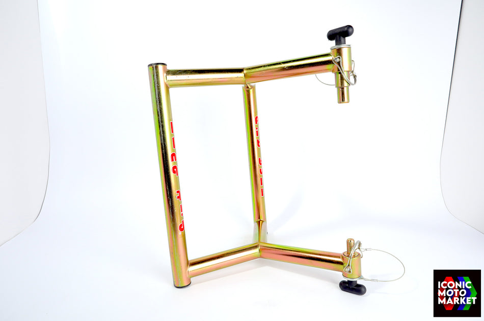 Pit Bull - Display Stand, Pins: AA L (16.5mm) & AA R (29mm > 23MM) #F0080-000(2)