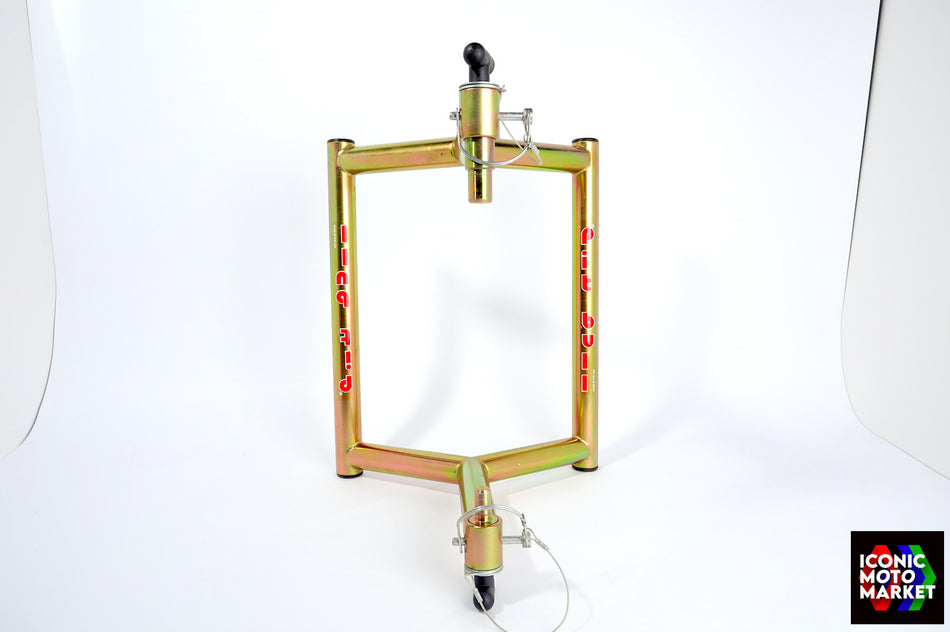 Pit Bull - Display Stand, Pins: AA L (16.5mm) & AA R (29mm > 23MM) #F0080-000(2)