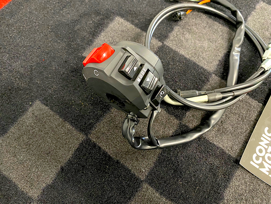 Suzuki GSX-R1000, GSX-R750, GSX-R600 - Throttle Switch Assembly. (OEM) #37200-21H01