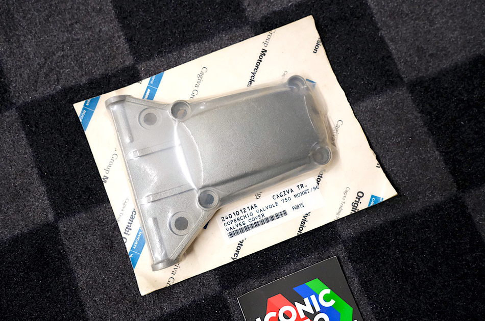 Ducati 900SS, 750SS, Monster 900, 750 - Intake Valve Cover. NOS (OEM) #24010121AA